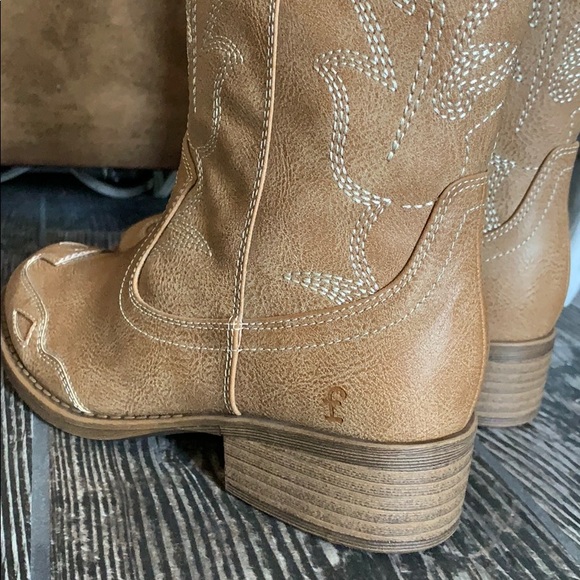 frye & co. Kids Shoes - Assorted Sizes - Picture 4 of 4